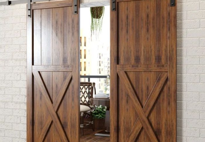L’installation facile d’un rail porte coulissante pour une porte de grange vintage